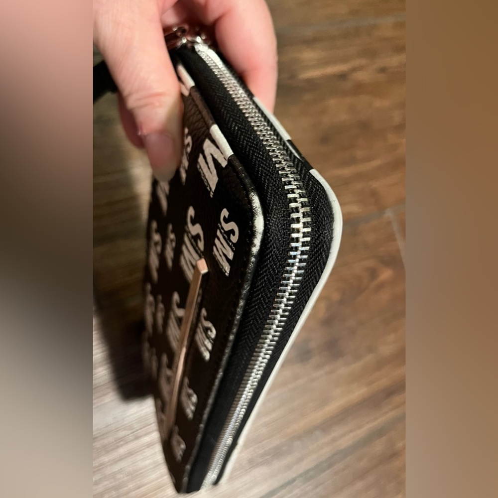 Steve Madden wallet/wristlet.  Zipper closure. Lots of space. Black & white. - Picture 9 of 15